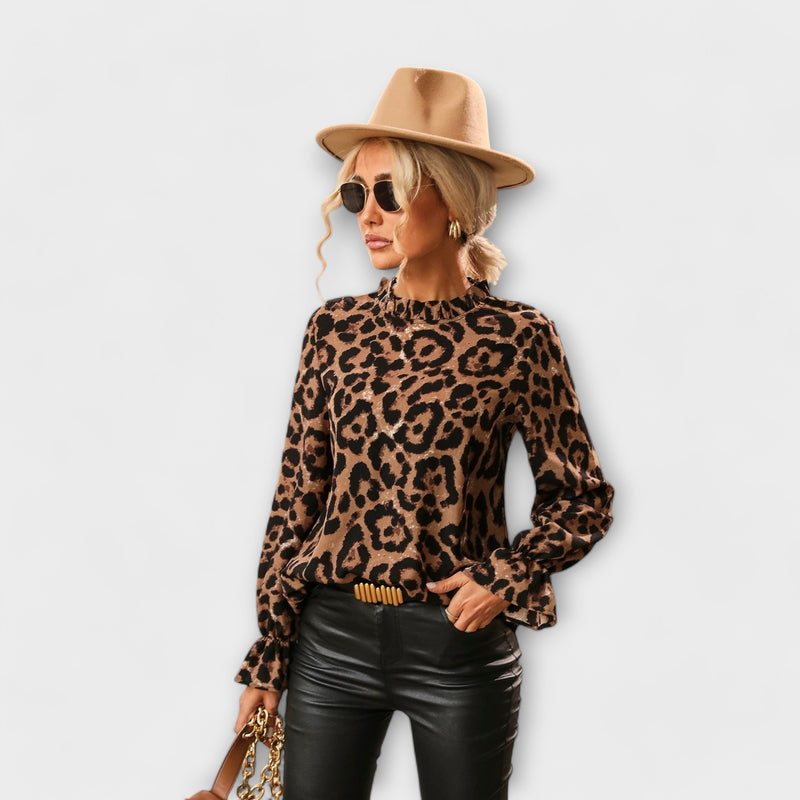 Kayla - Leopardbluse med Plisseret Krave