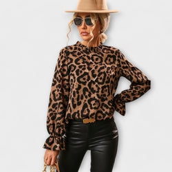 Kayla - Leopardbluse med Plisseret Krave